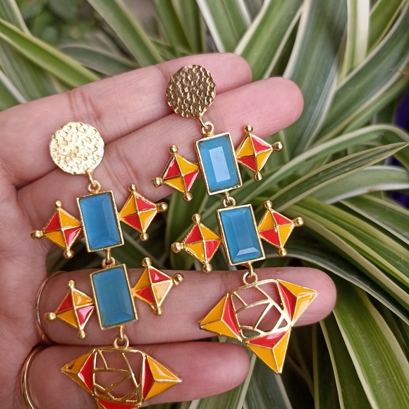 Handmade gold platted stone studded drop earrings - Picture 4 of 12